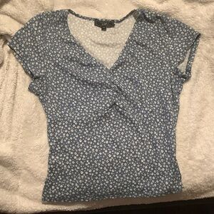 Blue Floral V-Neck Women's Top nwt new
